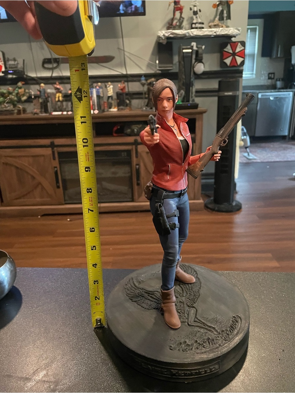 RESIDENT EVIL CLAIRE REDFIELD STATUE